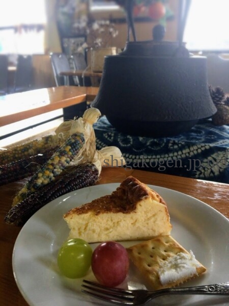 志賀高原-高山村スキー場前の見晴茶屋で山田牧場濃厚手作りチーズを楽しむ!- 志賀高原-高山村, 食事-northern-高山村スキー場前の見晴茶屋で山田牧場濃厚手作りチーズを楽しむ!